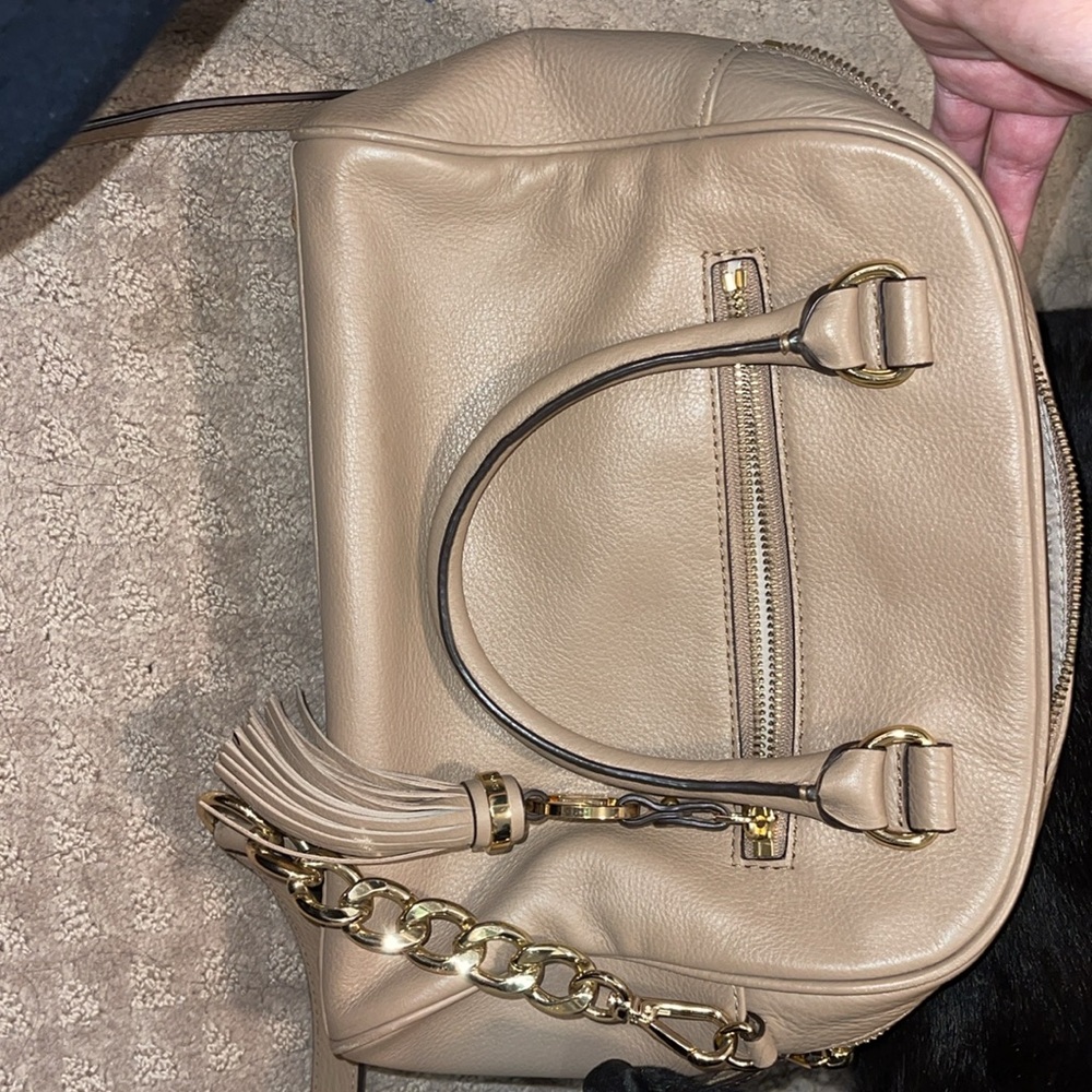 Michael Kors beige pocketbook - Picture 3 of 9